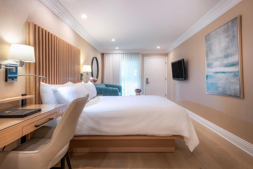 Beverly Hills Plaza Hotel Main image