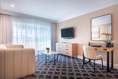 Beverly Hills Plaza Hotel image 5